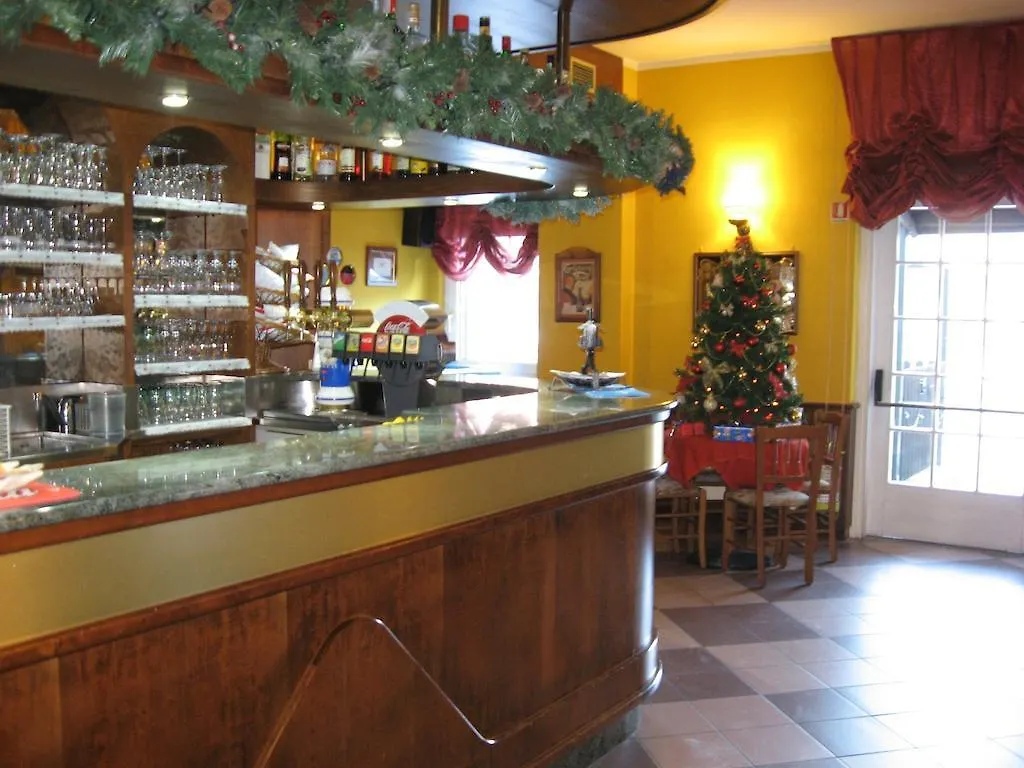 Albergo Ristorante Pizzeria Al Laghetto Chiuro