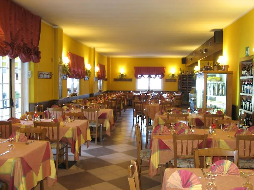 Albergo Ristorante Pizzeria Al Laghetto Chiuro 0*,  Italy